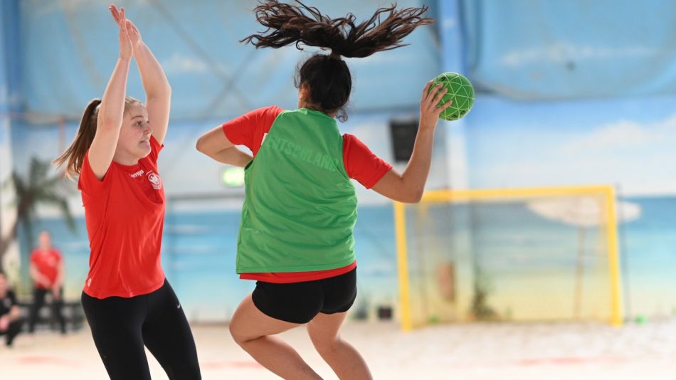 Beachhandball: Frauen-Nationalmannschaft will in den Wettkampf gehen