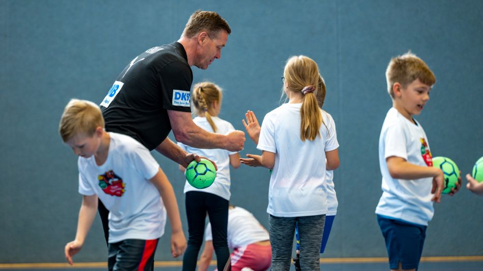 AOK Star-Training: Wie der Bundestrainer Kinderherzen gewinnt