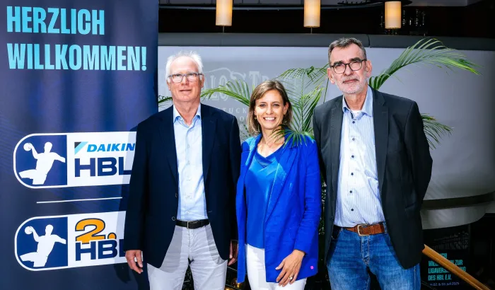 Uwe Schwenker, Jennifer Kettemann und Andreas Thiel. - Foto: Costa Belibasakis/HBL