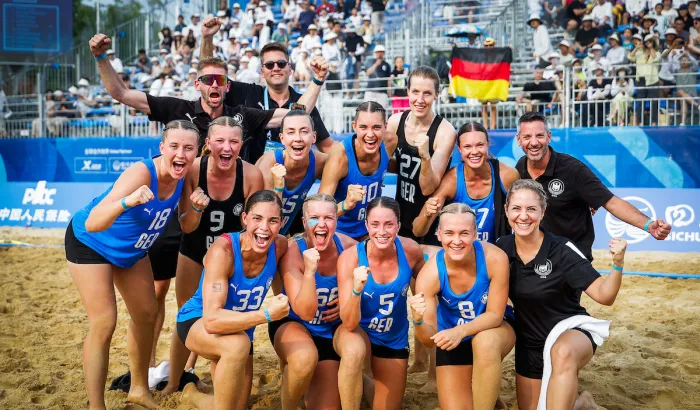 Jubel bei den deutschen Beachhandballerinnen. - Foto: kolektiff images