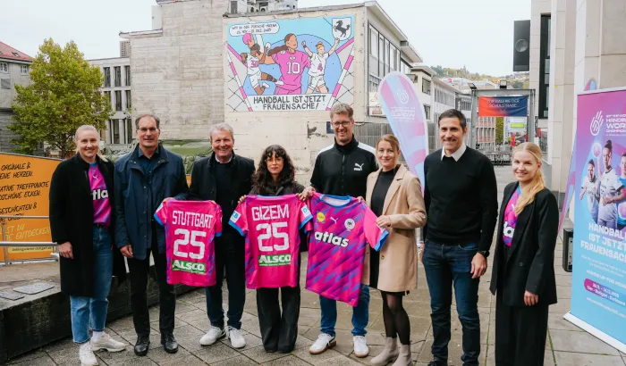 Einweihung des Kunstwerks in Stuttgart zur Bewerbung der Frauen-WM 2025
