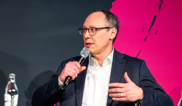 Der DHB-Vorstandsvorsitzende Mark Schober ist als Speaker auf der SPOBIS 2026