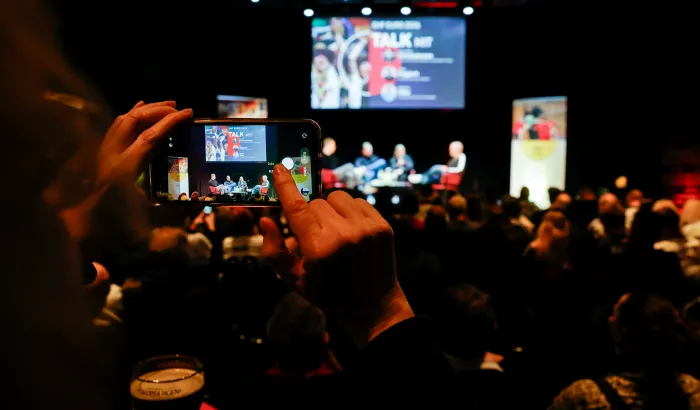 Volles Haus beim Fantreff in Silkeborg. - Foto: kolektiff images