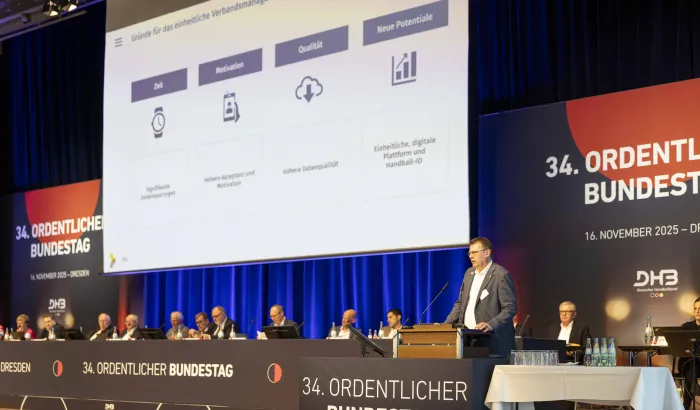 DHB-Präsidiumsmitglied Carsten Korte spricht auf dem Bundestag über das einheitliche Verbandsmanagementsystem