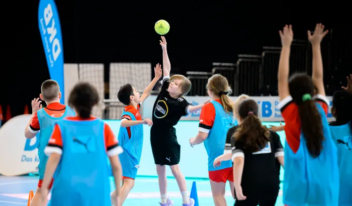 120 Kinder waren beim HandbALL TOGETHER Aktionstag in der Westfalenhalle im Einsatz