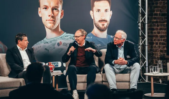 Mark Schober (Mitte) im Gespräch mit Christian Seifert und Uwe Schwenker. - Foto: Julian Huke Photography 
