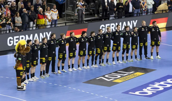 Deutsche Nationalmannschaft bei der Hymne