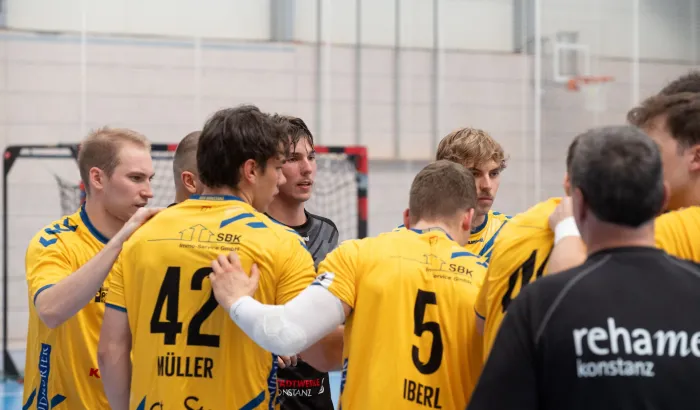 Das Team der HSG Konstanz bei einer Auszeit