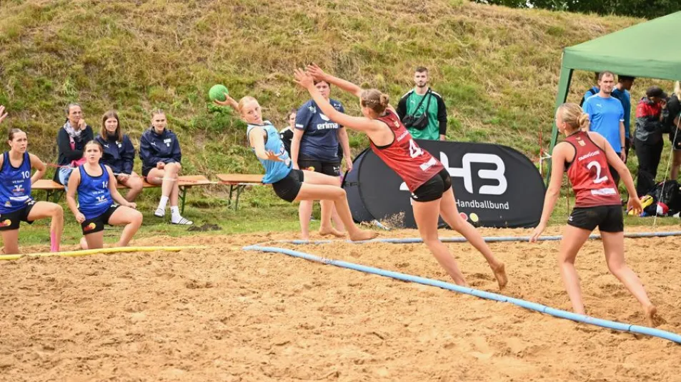 Piroutte einer Spielerin. Der Block steht. 