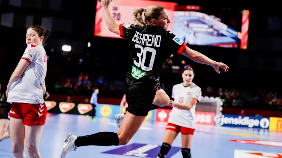 Jenny Behrendt setzt zum Wurf an