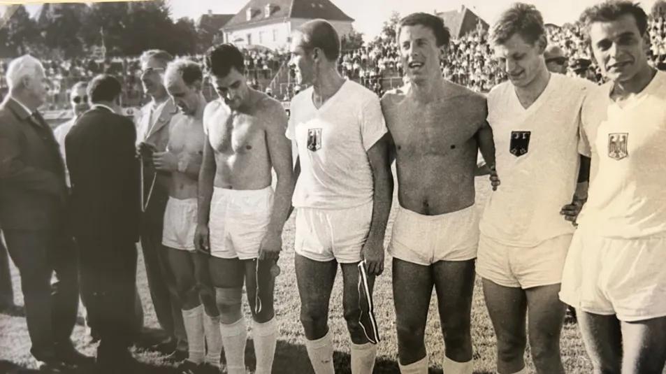 Siegerehrung für die ewigen Weltmeister. - Archiv Volker Schneller