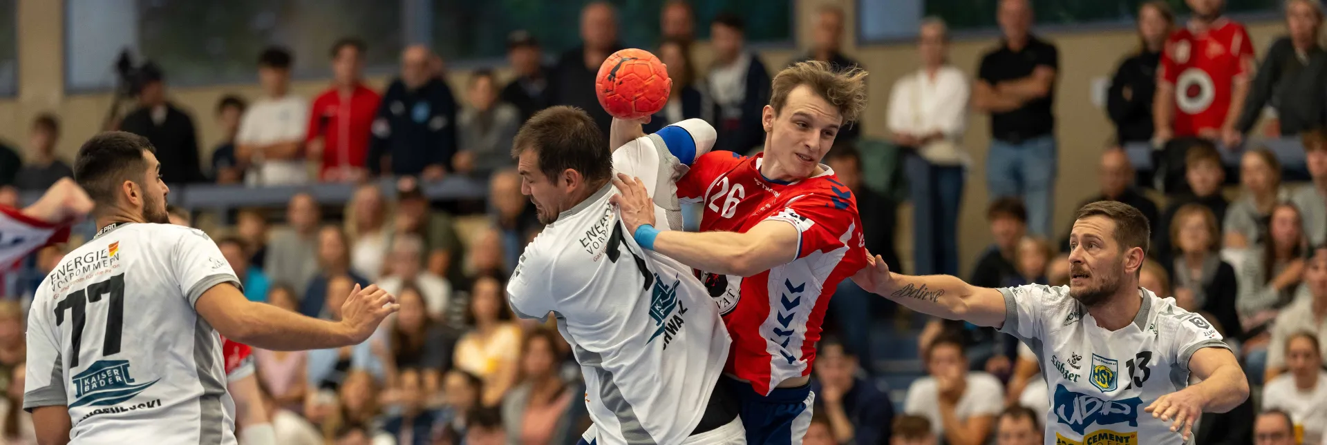 Enger Zweikampf in der Luft