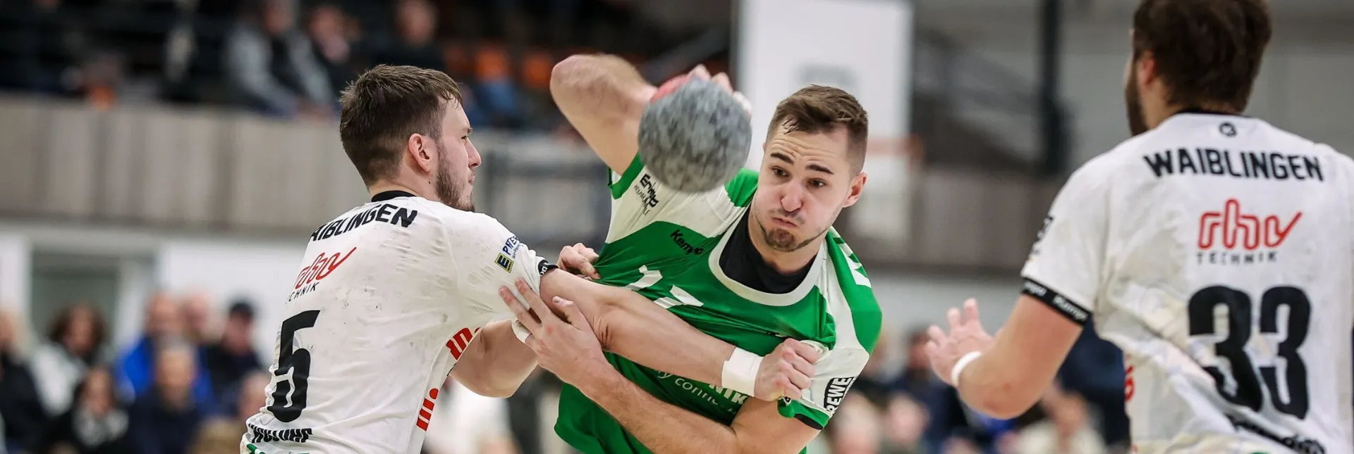 Enger Zweikampf um den Ball