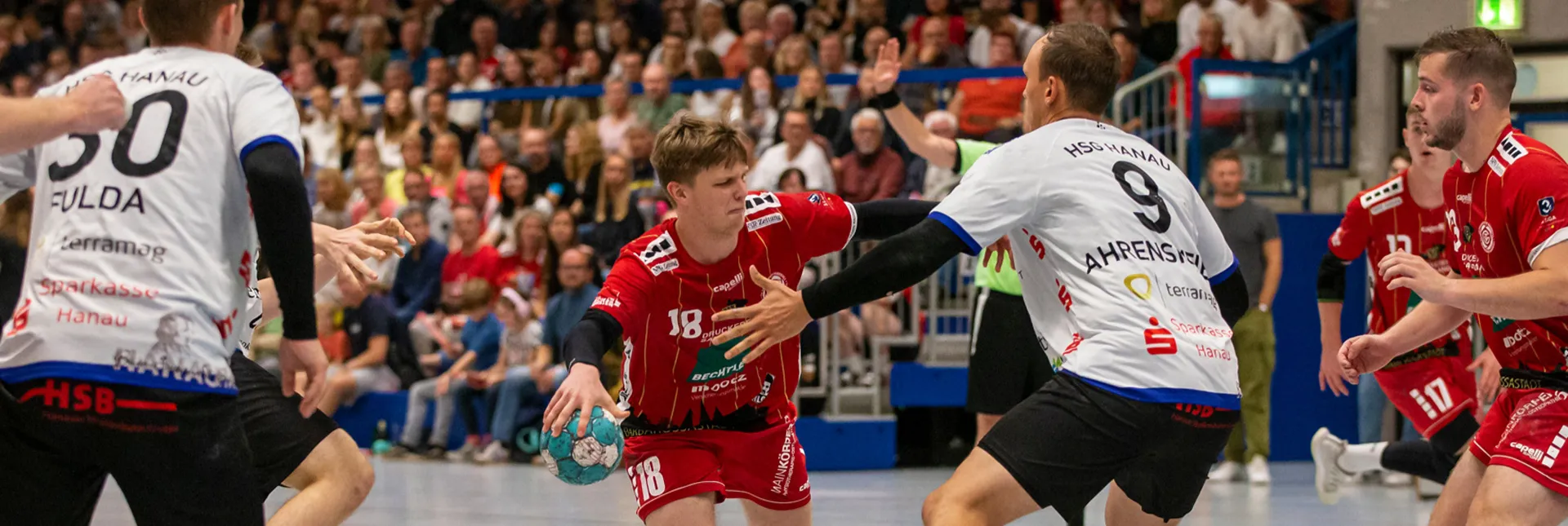Enger Zweikampf um den Ball