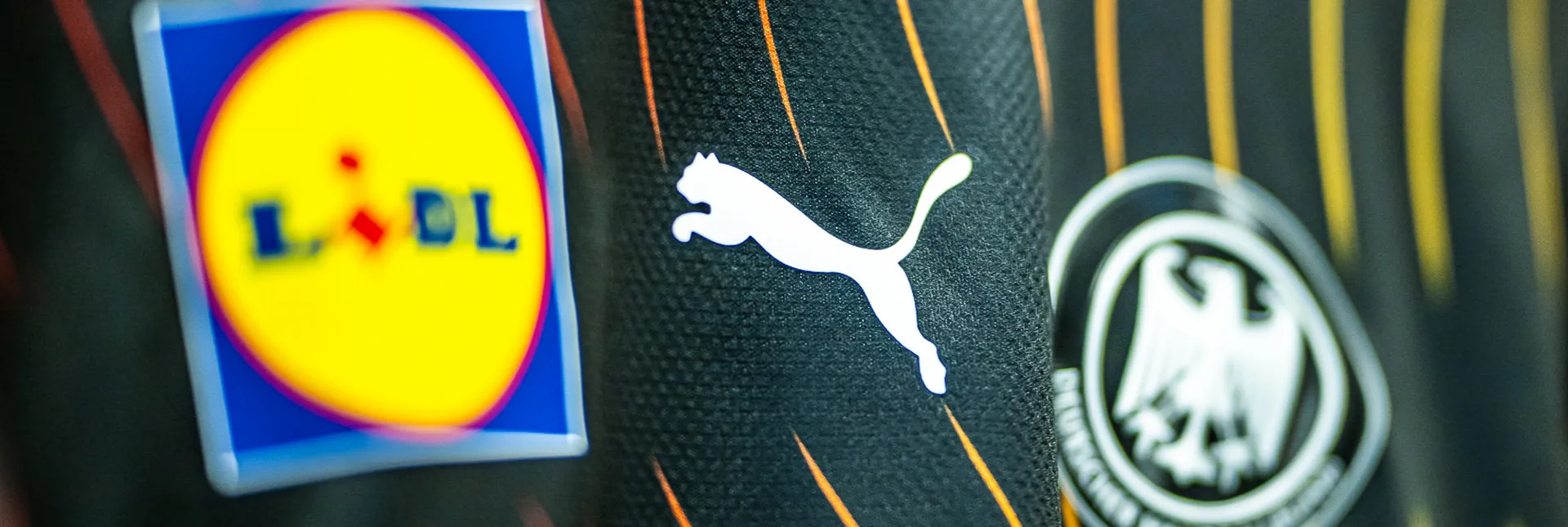 Das Puma Logo auf dem DHB-Trikot
