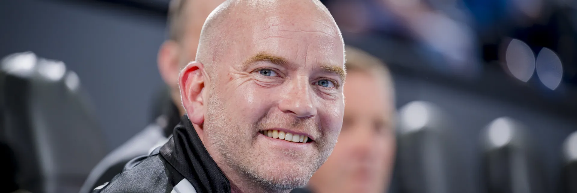 Verbandsarzt Philip Lübke lächelt in die Kamera