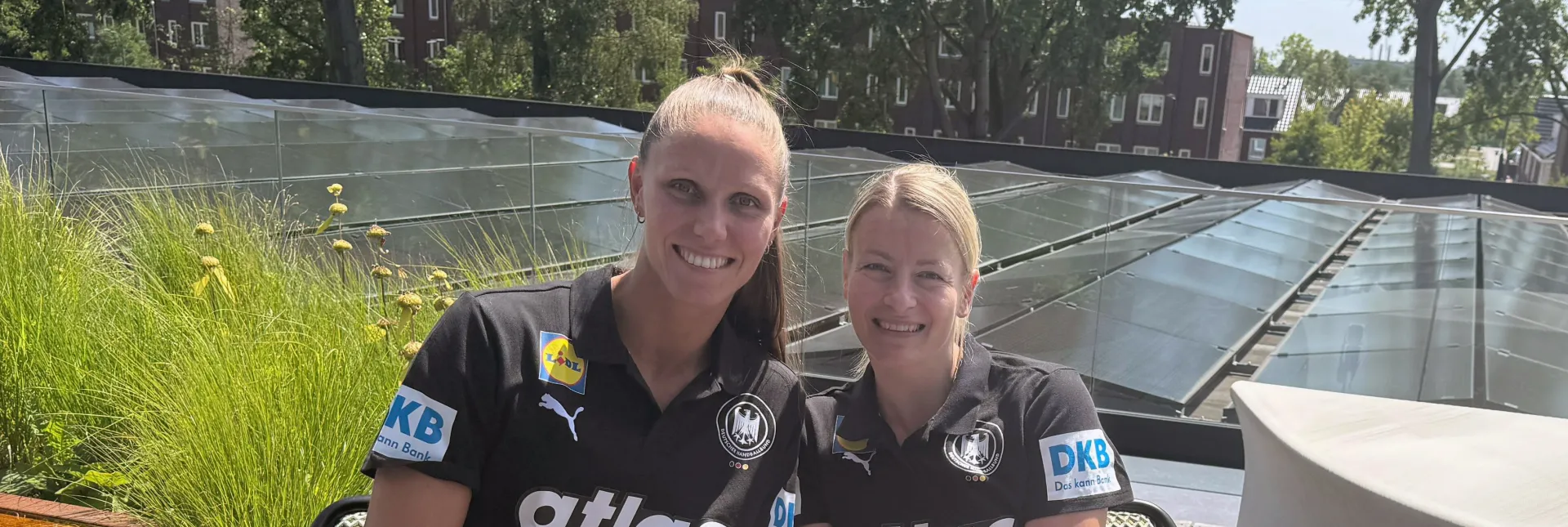 Xenia Smits und Antje Döll beim Medientermin in Rotterdam. - Foto: Laurin Melms