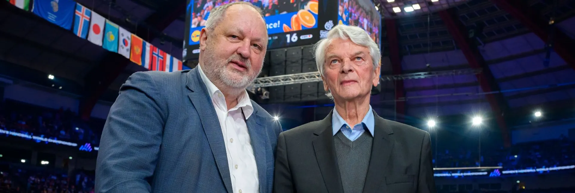 DHB-Präsident Andreas Michelmann mit Herbert Lübking. - Foto: Marco Wolf