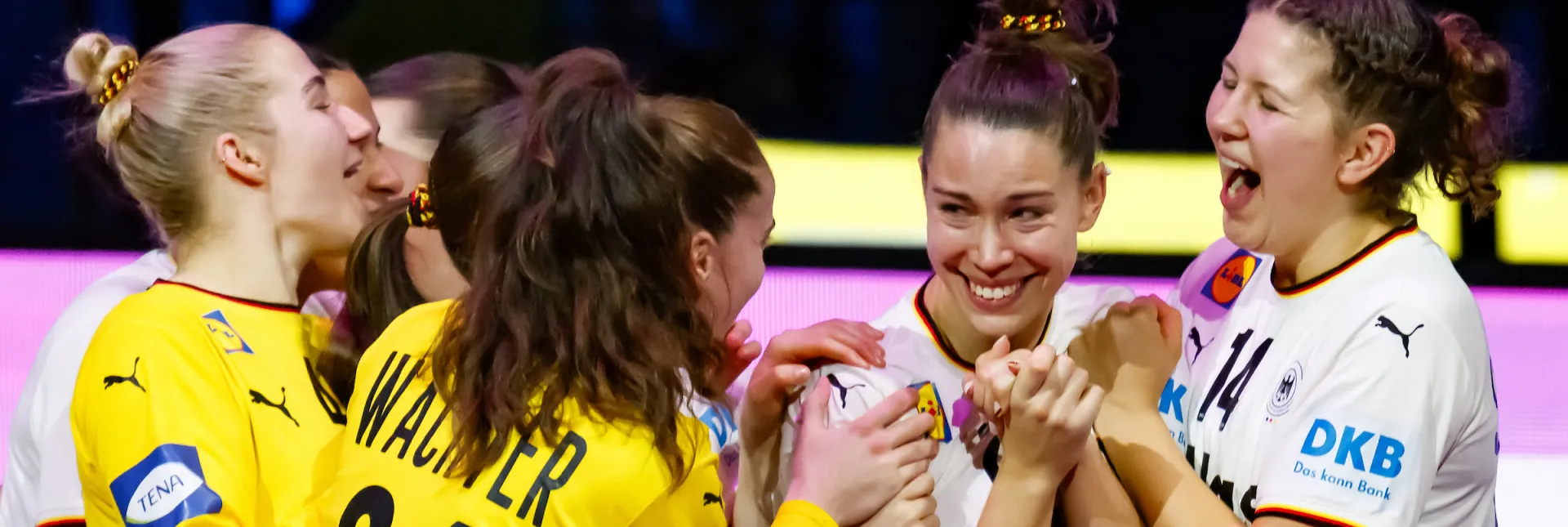 Freude über ein erfolgreiches Turnier: Die DHB-Frauen nach dem Finale gegen Norwegen