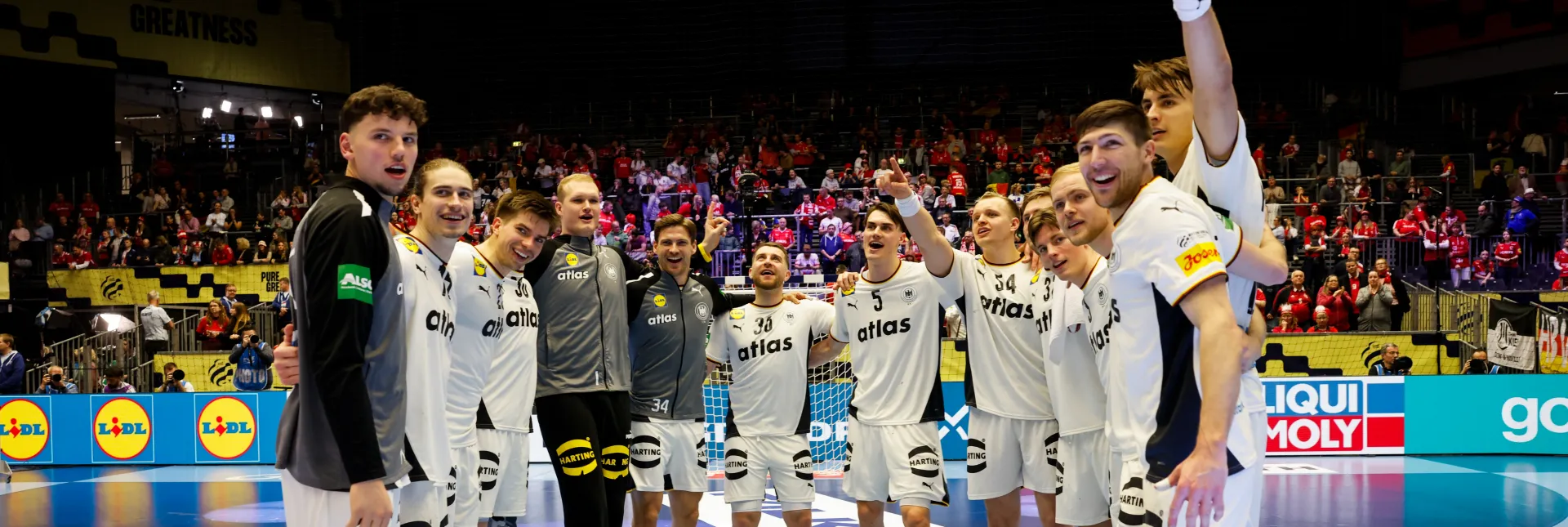 Die Männer kommen nach Dortmund und Bremen. - Foto: kolektiff images