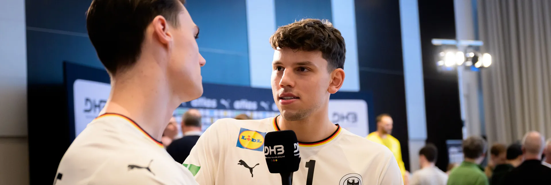 Marko Grgic als Mobile Reporter für die DHB-Kanäle. - Foto: Marco Wolf