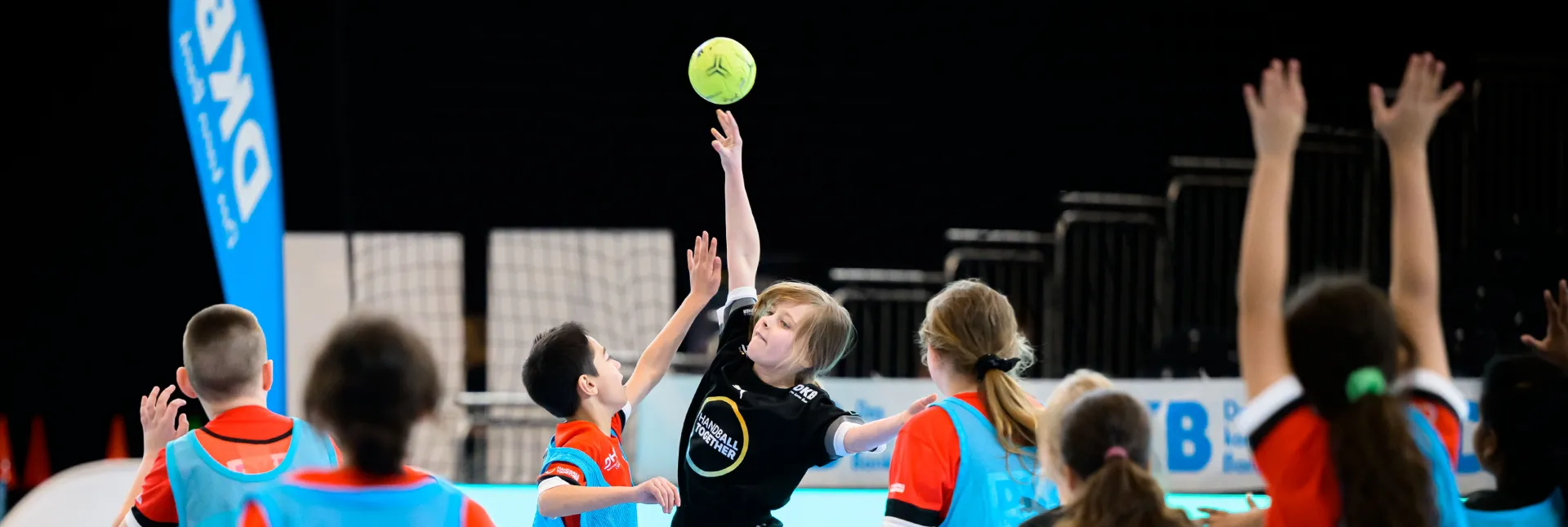 120 Kinder waren beim HandbALL TOGETHER Aktionstag in der Westfalenhalle im Einsatz