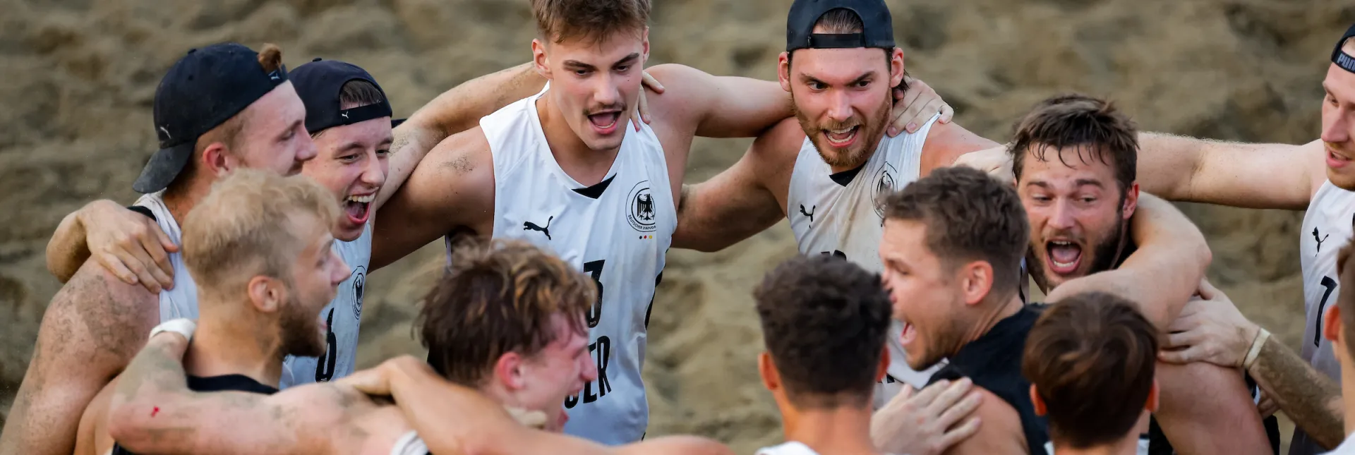 Die Männer-Nationalmannschaft testet doppelt in Deutschland. - Foto: kolektiff images