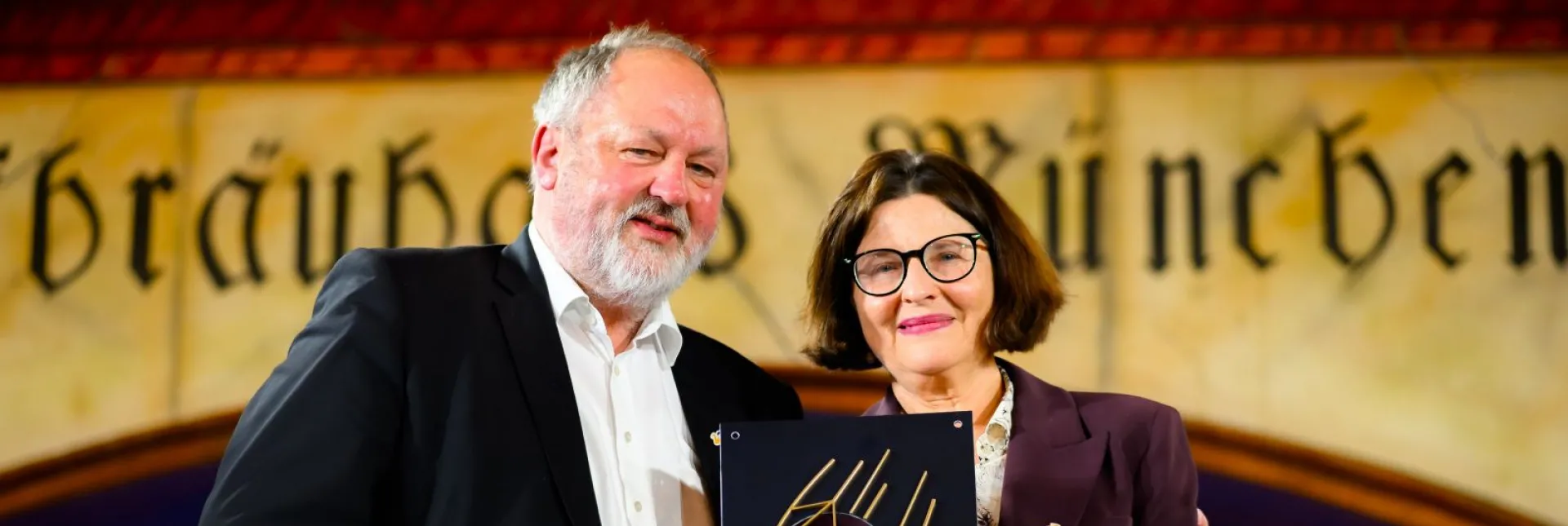 DHB-Präsident Andreas Michelmann und Olympiapark-Chefin Marion Schöne. - Foto: Marco Wolf