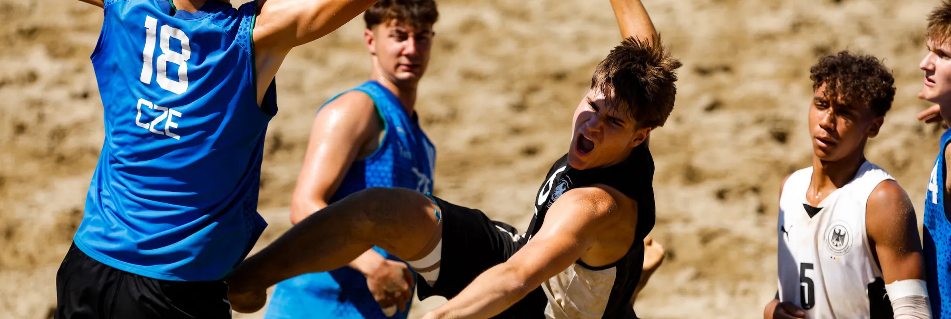 Ein Spieler wirft gegen Tschechien aufs Tor.