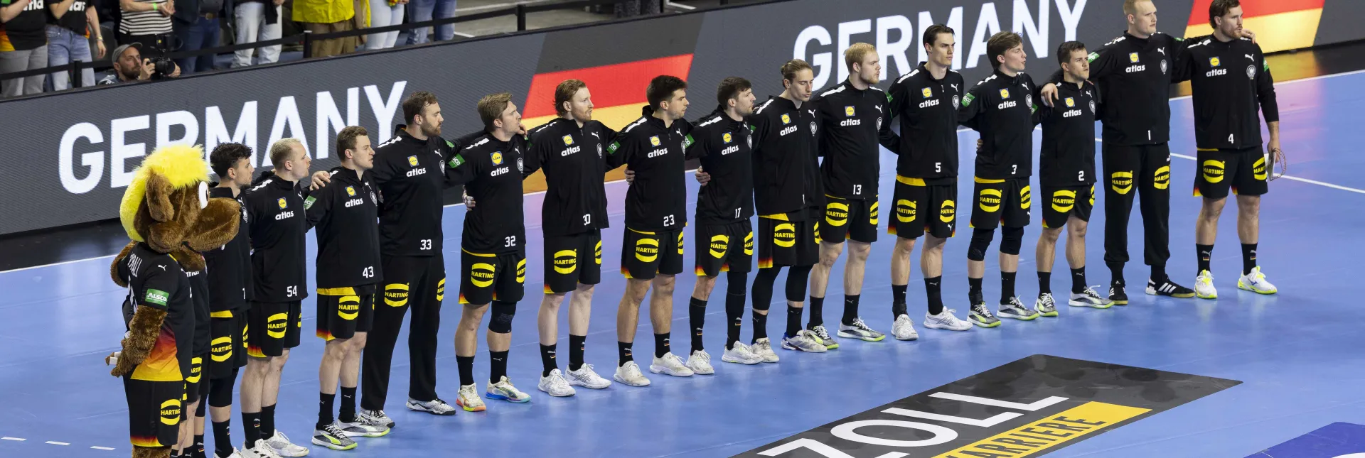 Deutsche Nationalmannschaft bei der Hymne