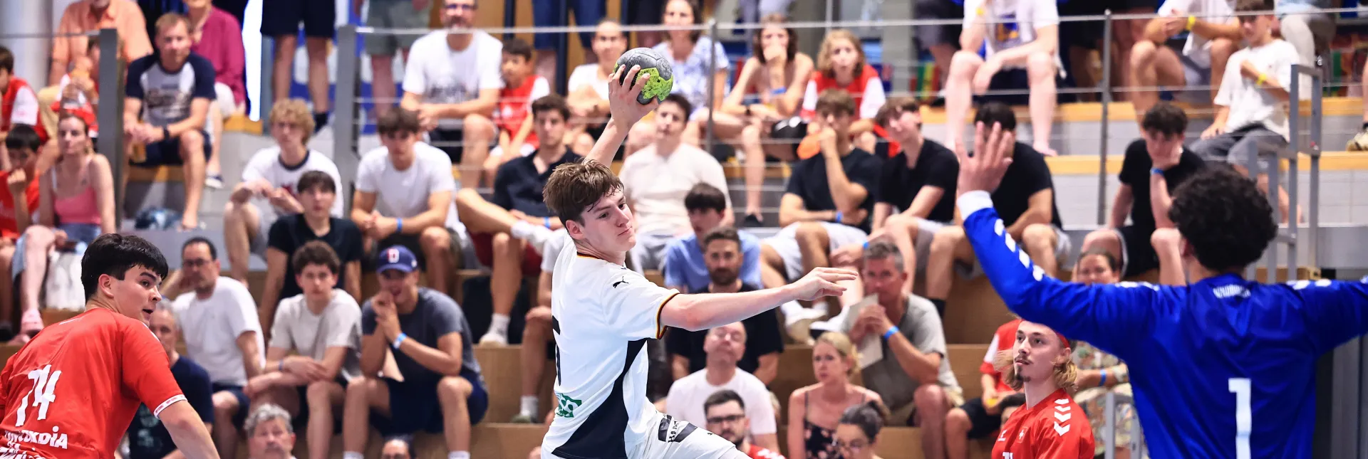 Julien Sprößig gewann mit der deutschen U20 in Kloten bei der Airport Trophy vor zwei Wochen gegen die Schweiz. Am Montag eröffnet die Partie gegen die Eidgenossen die Hauptrunde bei der Europameisterschaft in Rumänien. - Foto: René Weiss