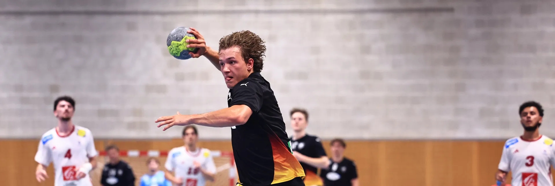 Tom Koschek ist den Franzosen schon einmal entwischt. Bei der Airport Trophy in Kloten besiegte die DHB-Auswahl ihren EM-Auftaktgegner Frankreich mit 28:21. - Foto: René Weiss 