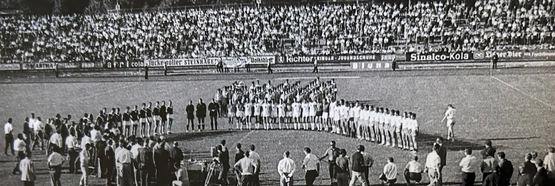 Abschluss der Feldhandball-WM 1966. - Archiv Volker Schneller
