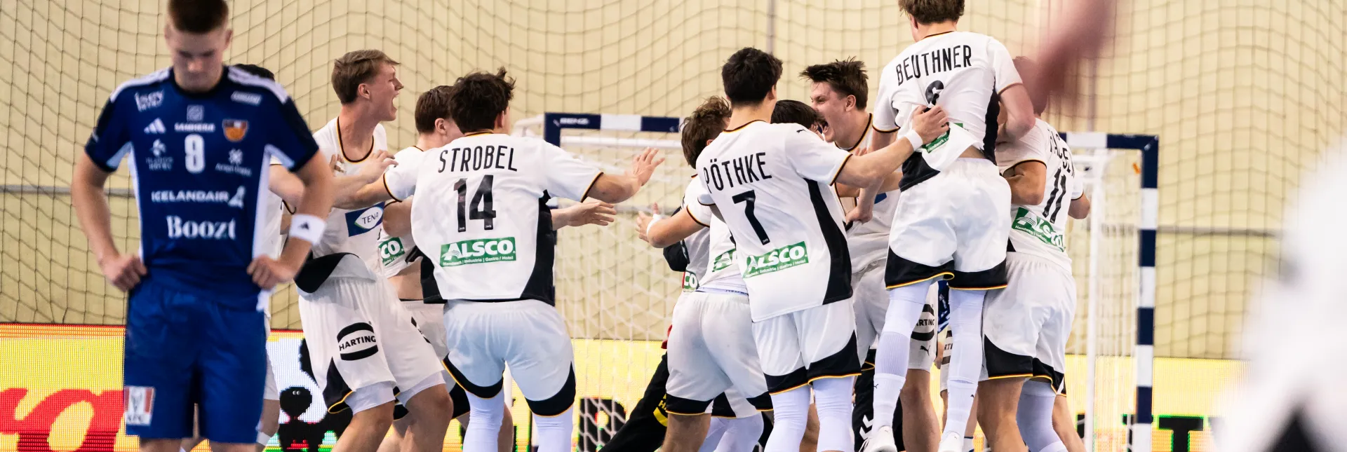 Jubel bei der U18m nach dem Halbfinaleinzug. - Foto: Dragana Stjepanovic