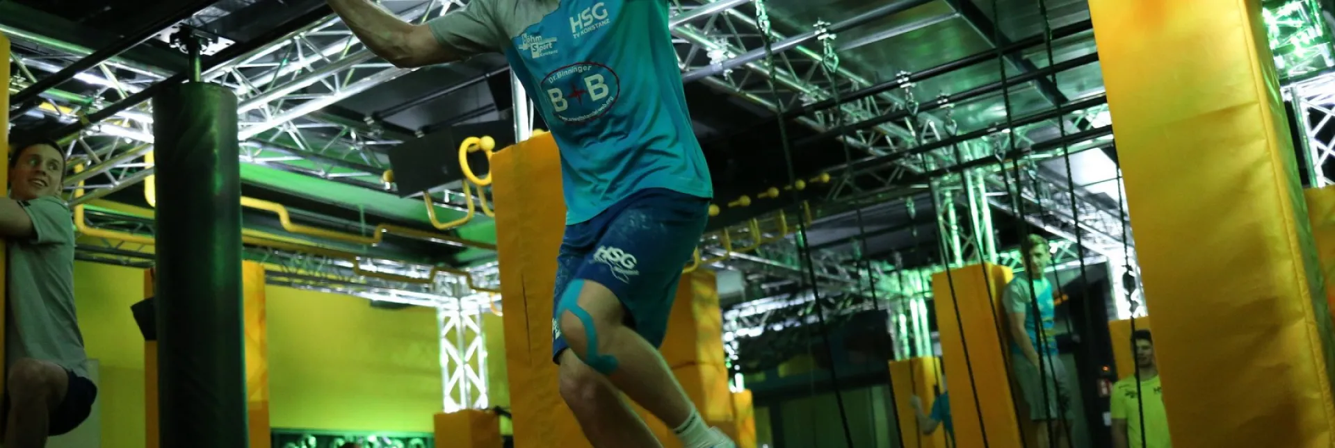 Michel-Stotz-HSG-Konstanz-Ninja-Warrior-Peter-Pisa.jpg
