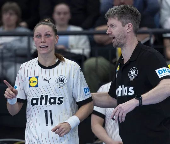 Nationalspielerin Xenia Smits und Bundestrainer Markus Gaugisch. - Foto: Marco Wolf
