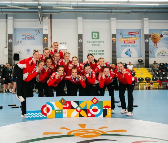 Die U17w feiert Gold in Skopje. - Foto: Team Deutschland