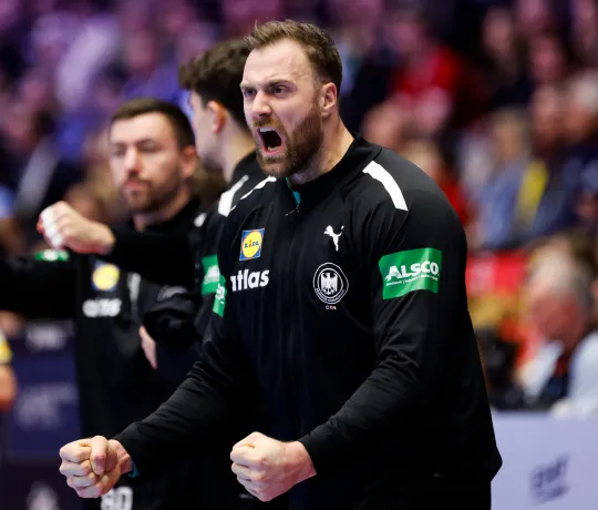 15.000 Euro für den guten Zweck - Grund zum Jubeln. - Foto: kolektiff images