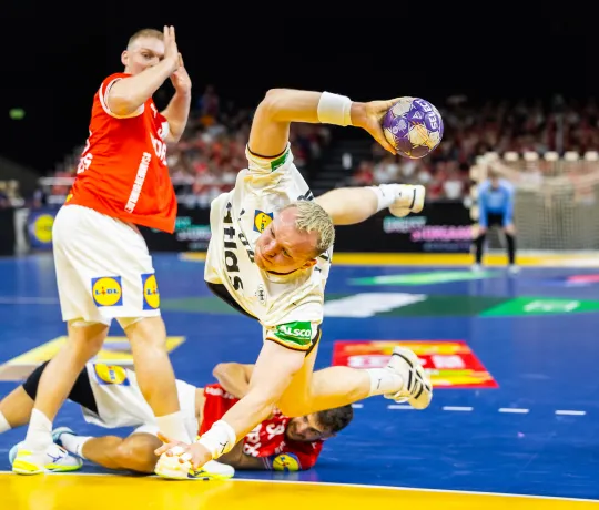 Justus Fischer beim Torwurf.  - Foto: Dejan Obretkovic