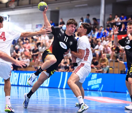 Bei der Airport Trophy in Kloten gewann die DHB-Auswahl um Kapitän Rasmus Ankermann gegen Frankreich mit 28:21. Das gleiche Duell wartet am Mittwoch im ersten EM-Vorrundenspiel. - Foto: René Weiss