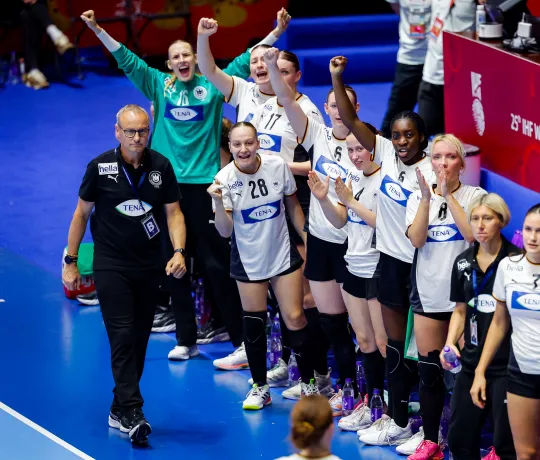 Ganz dicht vor dem großen Ziel: Die weibliche U20 bestreitet am Sonntag das WM-Endspiel in Jinzhong. - Foto: kolektiff