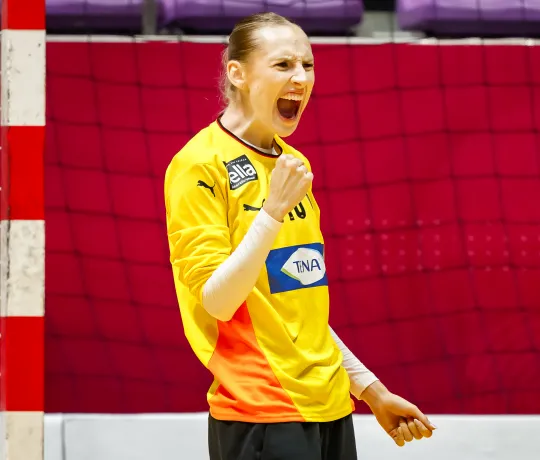 16 Paraden - 10 davon in der zweiten Halbzeit - zeigte Lena Lindemann im Viertelfinal-Krimi gegen Norwegen. - Foto: kolektiff