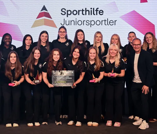 Die U20-Weltmeisterinnen bei der Ehrung. - Foto: dpa picture alliance für Sporthilfe