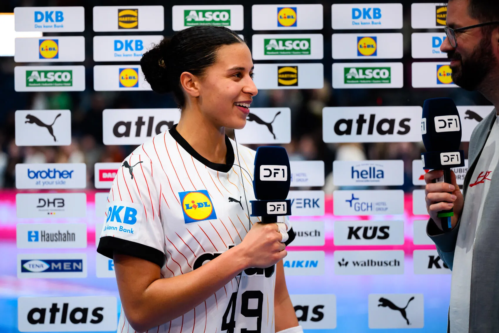 Spielerin gibt ein Interview