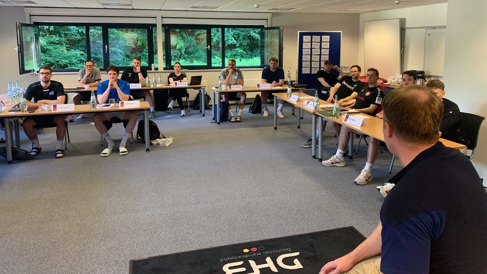 Theorie im Schulungsraum. - Foto: Dr. Cornelius Väth