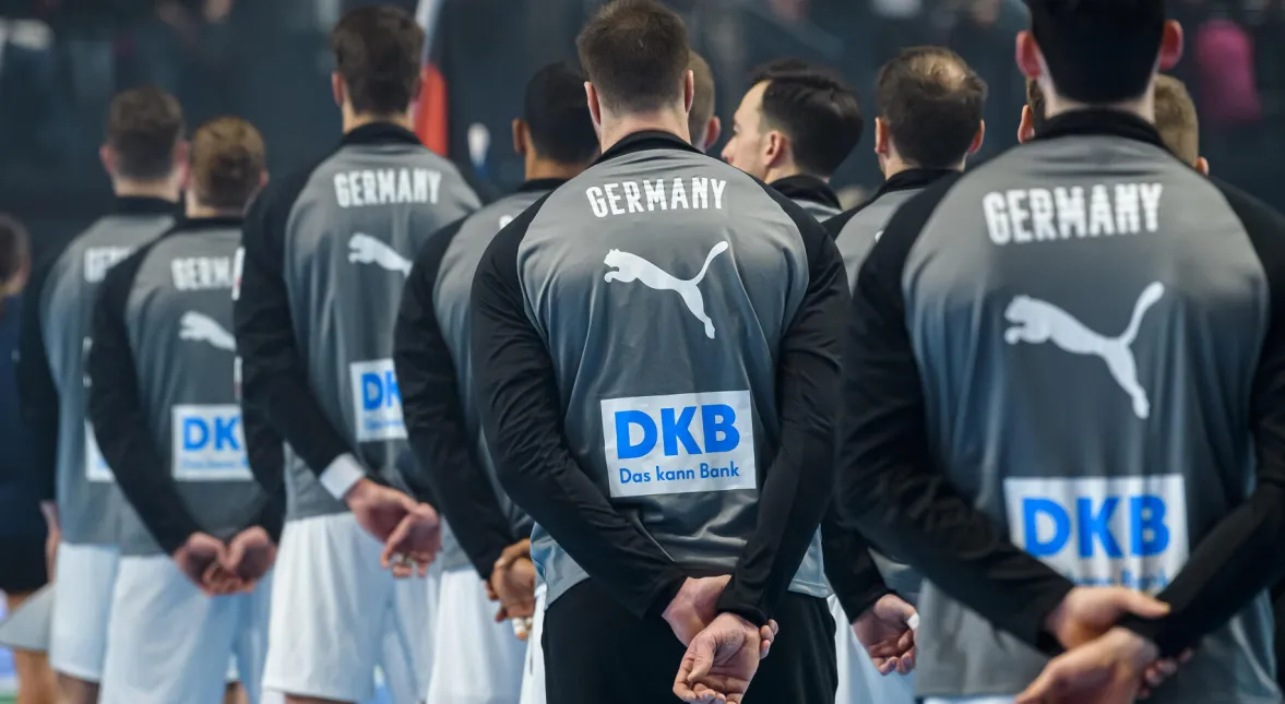 Das deutsche Team bei der Hymne