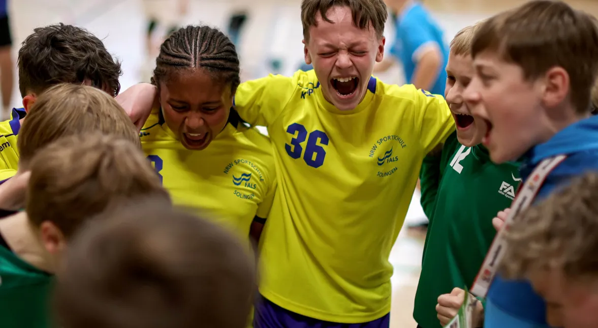 Jubel bei den Siegern der U14-Konkurrenz. - Foto: Deutsche Schulsportstiftung/sampics