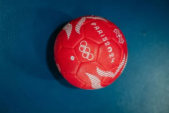 Der offizielle Handball von Paris 2024. 