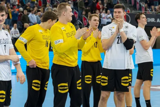 Die U21 Nationalmannschaft jubelt auf dem Feld