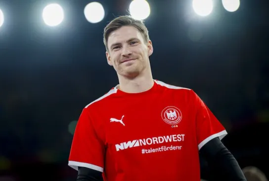 Rune Dahmke im NORDWEST Aufwärmshirt